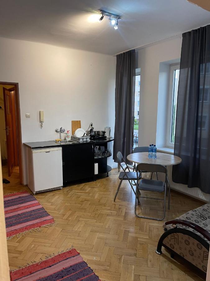 Apartamenty 650 Metrow Od Dworca Przemyśl Buitenkant foto
